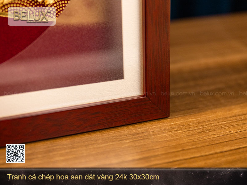 Tranh cá chép hoa sen dát vàng 24k KT 30x30cm